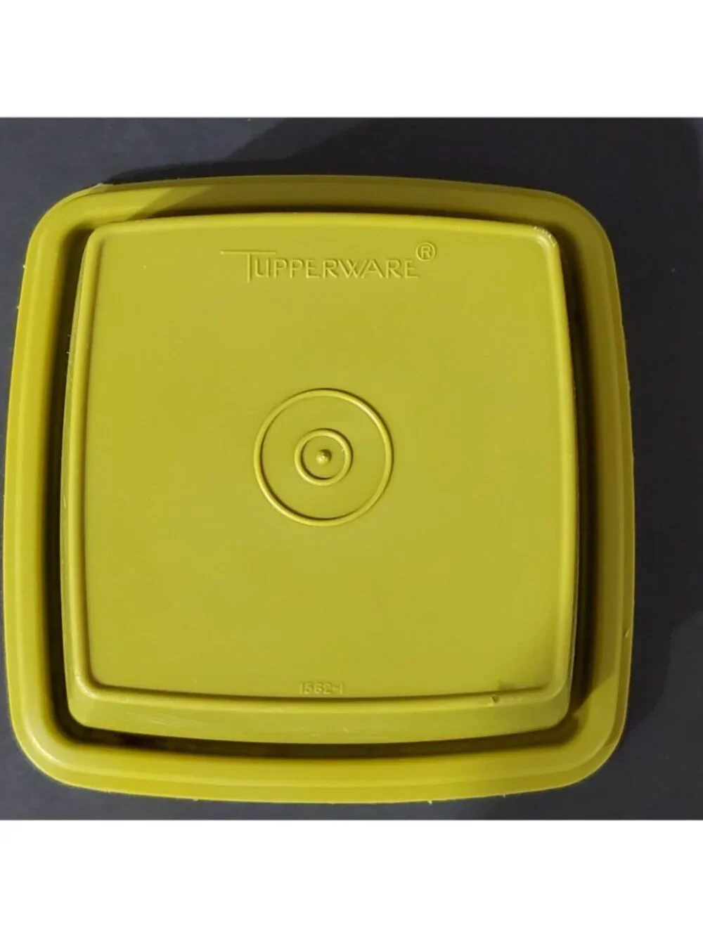 Tupperware large PICK A DELI KEEPER Pickle Container Lid & Insert 1560 green